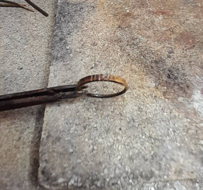 Dwie surowe obrączki