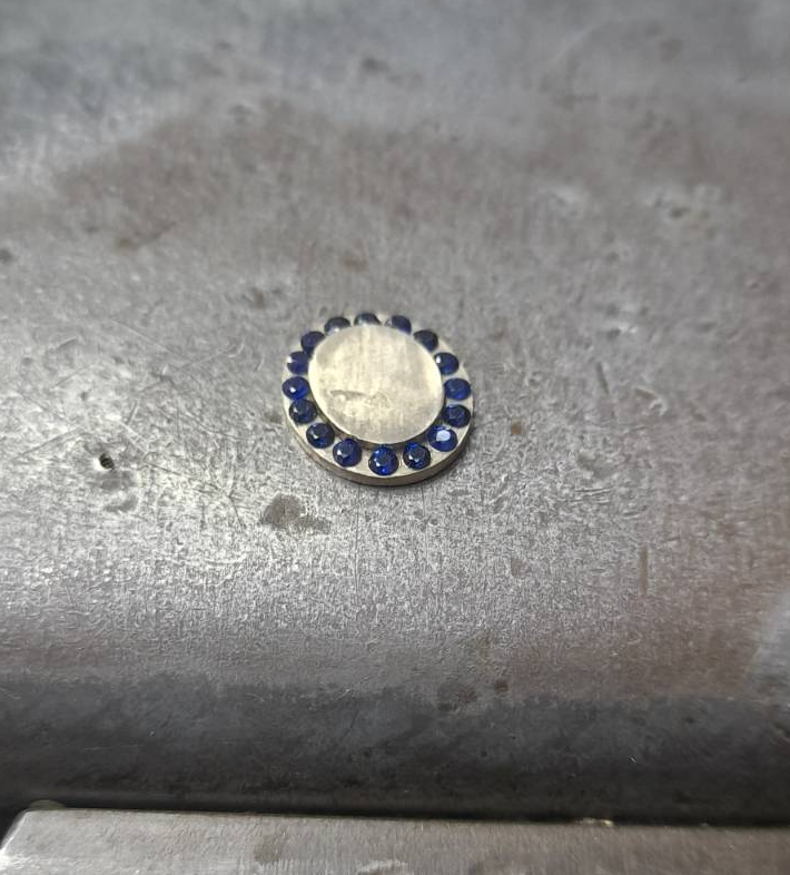 Szlifowanie medalionu