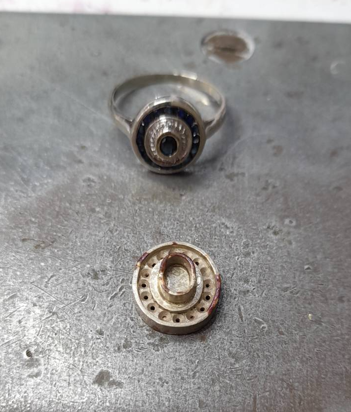 Gotowy medalion na łańcuszku